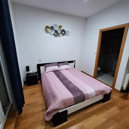 Апартаменты Le Petit Plaisir Des Caves Dormans