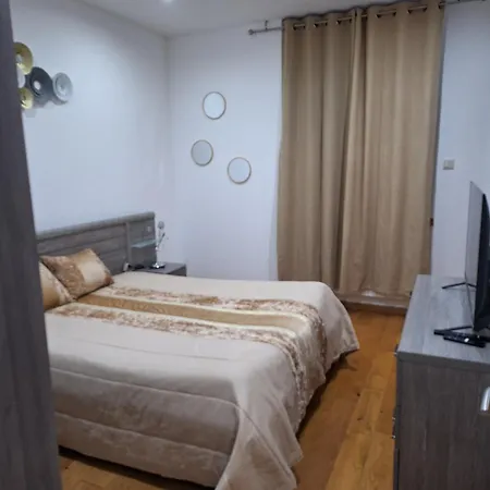 Le Petit Plaisir Des Caves Апартаменты *